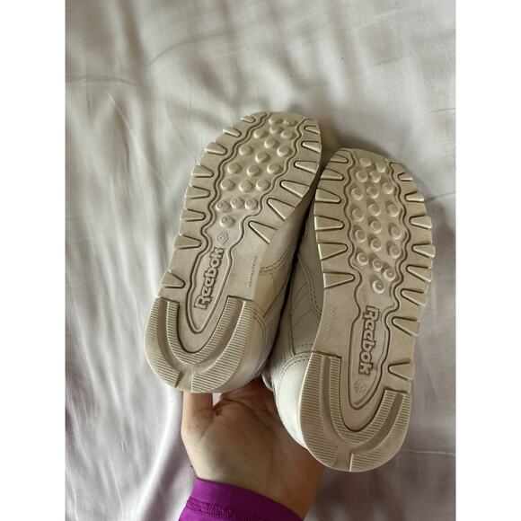 Reebok Classic White Sneakers size 10 - Picture 3 of 7